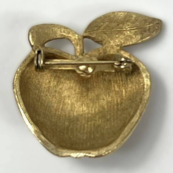 Vintage Signed Coro Apple Brooch Gold Tone Textured Fruit Pin Teacher Gift - Picture 2 of 3